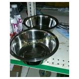 2- 9in STAINLESS STEEL BOWLS. NEW WITHOUT TAGS.