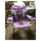 QUEST 300LB CAPACITY FOLDING CHAIR LOOKS LIKE NEW