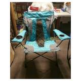 QUEST 300LB CAPACITY FOLDING CHAIR LOOKS LIKE NEW