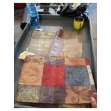 Dining room table lot... 4 place mats and 1 table
