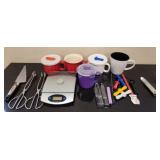 Assorted kitchen items