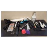 Assorted kitchen items