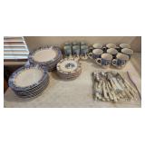 Snowman dish set serves 8