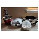 Assorted kitchen appliances