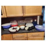 Assorted kitchen items