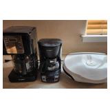 Assorted kitchen appliances