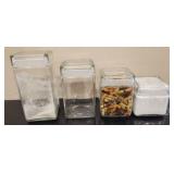 Set of kitchen containers