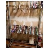 2 Metal clothes rack