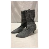 Bette Plaid Kitten Heeled Bootie (10) Q10D