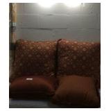 4 Pillows & Bamboo Roll Up Blind T8A