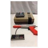 Vintage Nintendo w/ Super Mario & Duck Hunt Q8B