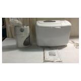 Breadmaker & Vintage Coffee Grinder Z7A