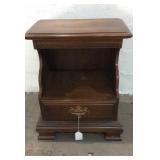 Ethan Allen Bedside Table Z8C