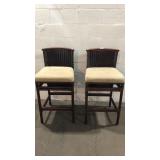 2 Wicker Bar Chairs Q9A