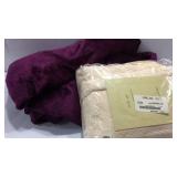 Pair of Full Queen Blankets NEW K10B