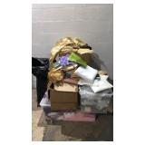 Large Collection of Party Linens etc M13C