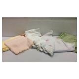 Vintage Tablecloths and Napkins K13B