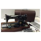 Antique Singer Sewing Machine w Case M14A
