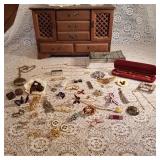 Jewelry Box and Jewelry U9C