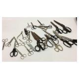 25+ Pair of Contemporary & Vintage Scissors K9C