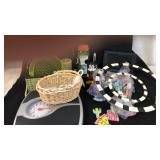 Collection of Decorative Items K7B