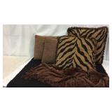 Beautiful Throw Pillows & Blanket! S7C