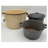 Enamelware Lot 3pcs (One with Lid)