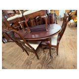 Mahogany Queen Anne Style Dining Room Table