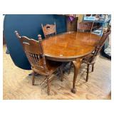 Quarter Sawn Oak Dining Room Table w/Chairs