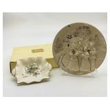 Mikasa Holiday Elegance 3D Carolers Plate &