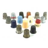 16 Vtg Plastc & Metal Thimbles