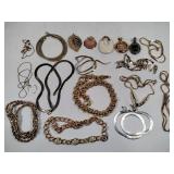 13 Necklaces & 5 Pendants - Various Sizes
