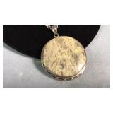 Agate Pendant & 17 in Chain