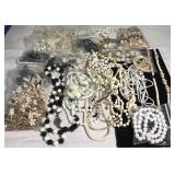 25+ B&W Necklaces Shell MOP