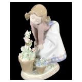 Lladro Pretty Posies Figure No. 5548