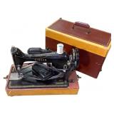 Vtg Singer 66 Sewing Machine w Carrying Case