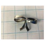 Sterling Ribbon Brooch 6.9 Grams Total Weight