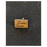 10K Gold Kwik Trip Pin   1.g