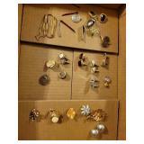 Assorted jewelry, cufflinks, tie clips Assorted jewelry, cufflinks, tie clips