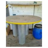 Table and plastic container Table and plastic container