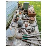 Table full of stuff and table, electric pressure Table full of stuff and table, electric pressure