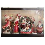 AQUARIUM FILLED WITH SANTAS AQUARIUM FILLED WITH SANTAS