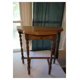 SMALL END TABLE WITH SMALL DRAWER