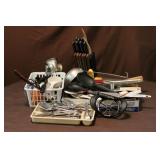 KITCHEN SILVERWARE AND UTENSILS