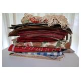 TABLE CLOTHES, PLACE MATS, TABLE RUNNERS