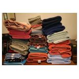 LARGE LOT OF BATH TOWELS