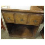 Nice End Table with Drawer - Pick up only Nice End Table with Drawer - Pick up only