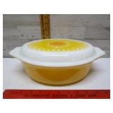 PYREX OVAL 2 1/2 QUART DISH WITH LID - LID HAS A