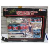 RICHARD PETTY COLLECTOR SET