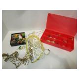 JEWELRY & BROOCHES